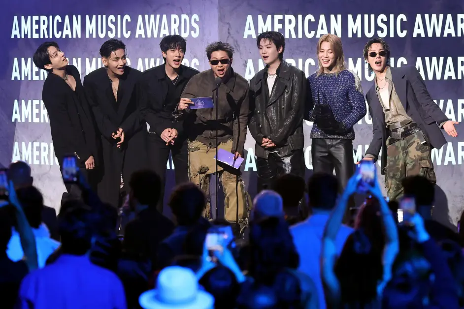 AMAs 2026 : BTS, KATSEYE et TWICE écrasent tout, Taylor Swift repart bredouille
